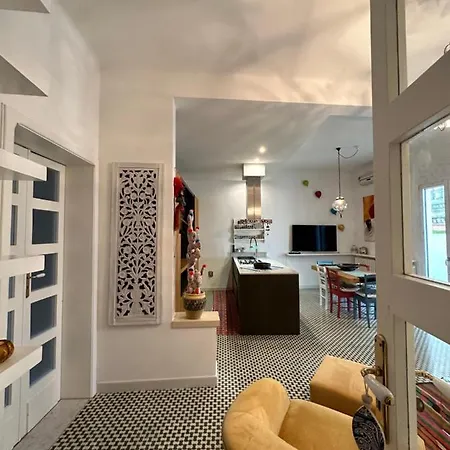 Charming With Baroque View - Appartement