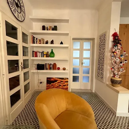 Charming With Baroque View - Apartment *