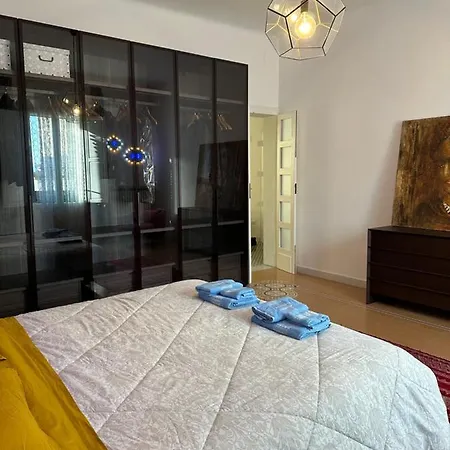Charming With Baroque View - Apartment *