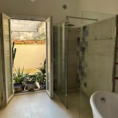 Charming With Baroque View - Appartement *