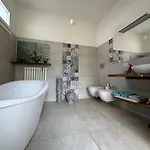 Charming With Baroque View - شقة *