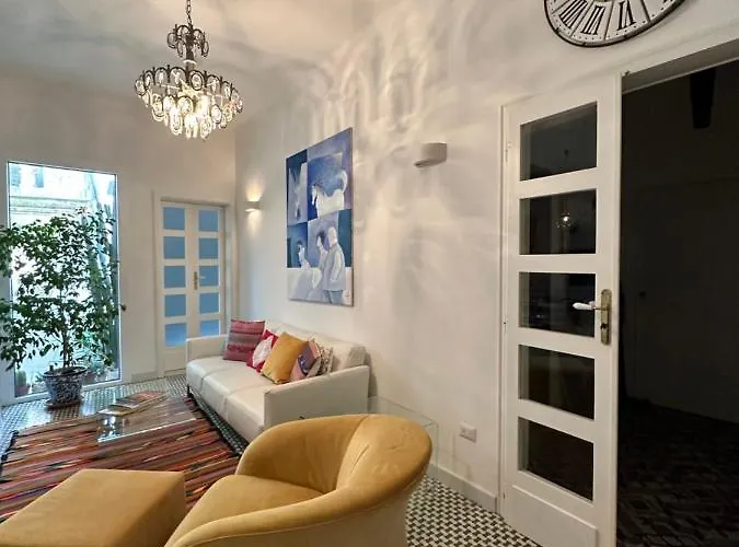 Charming With Baroque View - アパート *